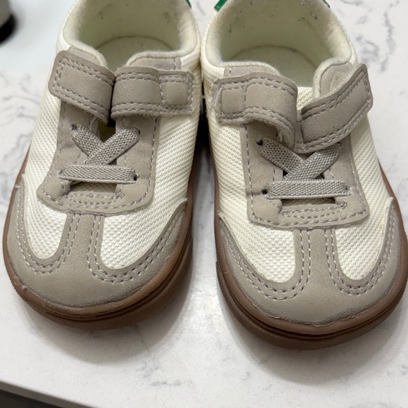 Carter's Beige and White Baby Walkers - Picture 3 of 3